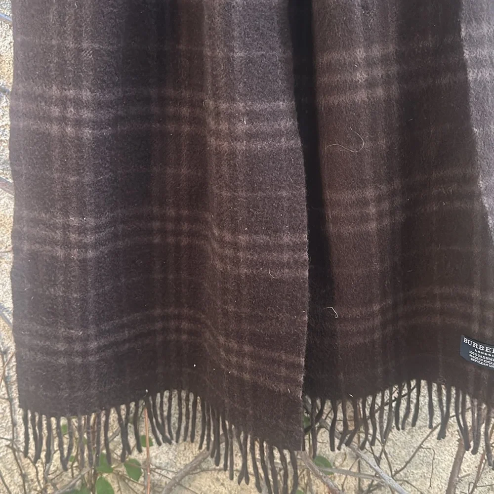 Burberry 100% Cashmere scarf